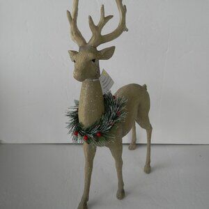 NWT 1 Deer with Pine and Berry Garland by Valerie PARR HILL 17-3/4"TALL